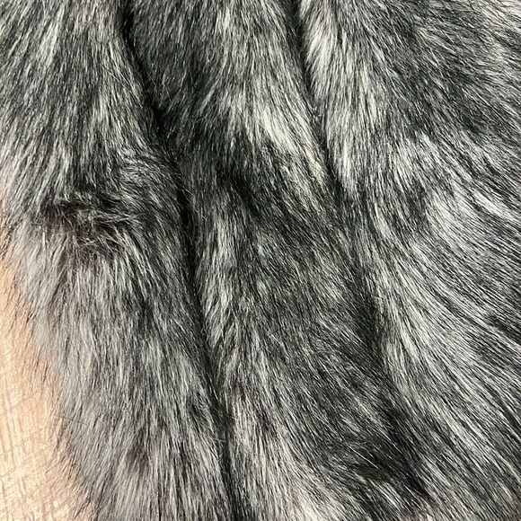 Lanshifei luxurious silver faux fox shawl wrap drape scarf one size - Picture 3 of 11